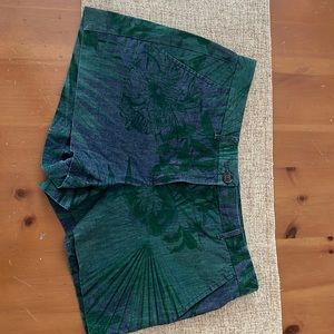 Gap chambray and green shorts